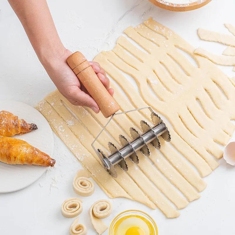 Stainless Steel Wooden Handle Pull Net Wheel Knife Pizza Pastry Lattice Roller Cutter