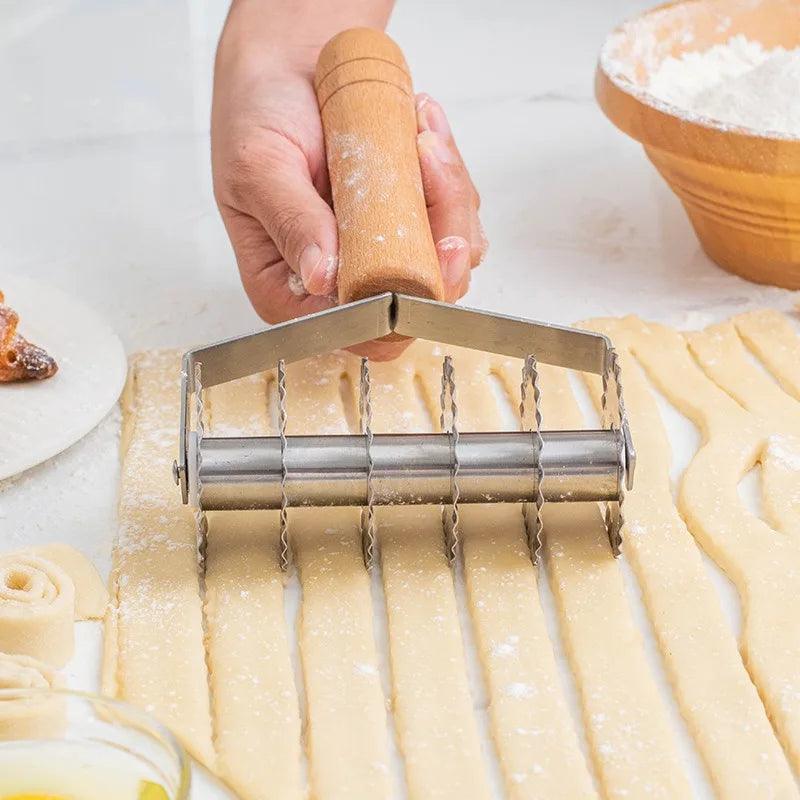 Stainless Steel Wooden Handle Pull Net Wheel Knife Pizza Pastry Lattice Roller Cutter