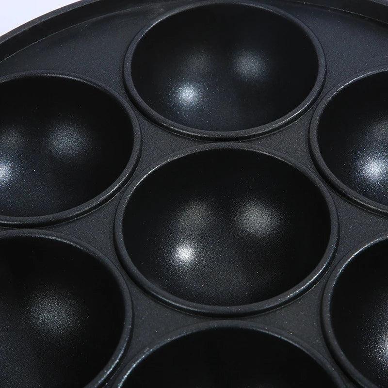 7 Hole Cake Cooking Pan Cast Iron Omelette Pan Non-stick Cooking Pot Breakfast Egg Cooking Pie Cake Mold Cookware Kitchenware