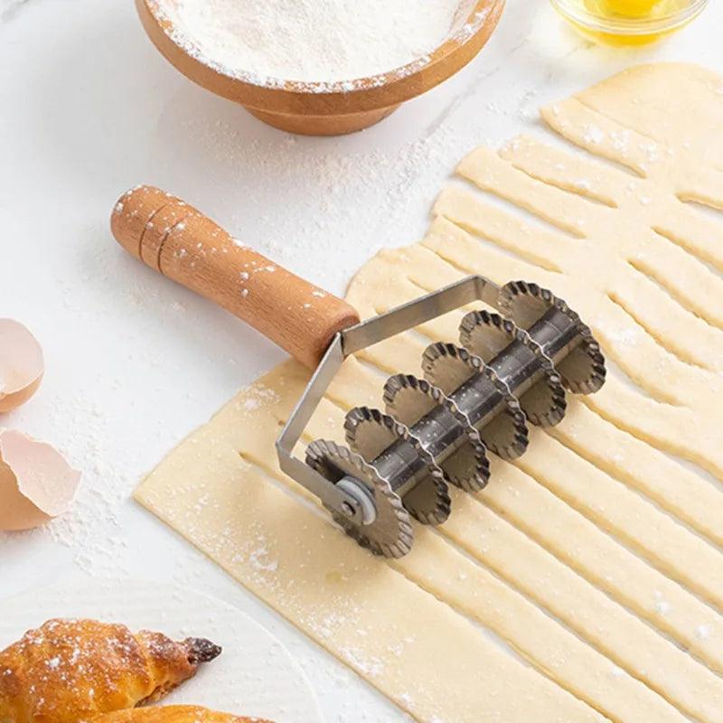 Stainless Steel Wooden Handle Pull Net Wheel Knife Pizza Pastry Lattice Roller Cutter