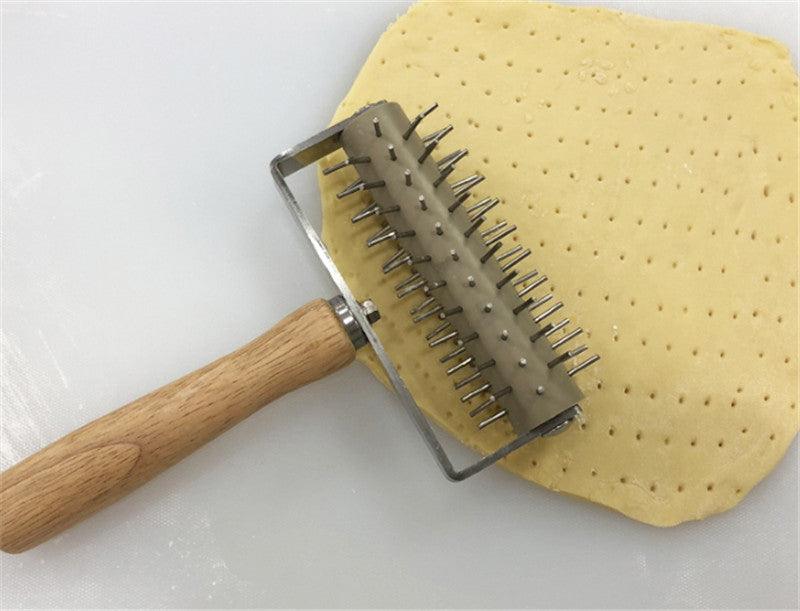 Stainless Steel Wheel Pizza Bread Needle Punchers Roller Pie Pastry Dough Pitter Durable Wooden